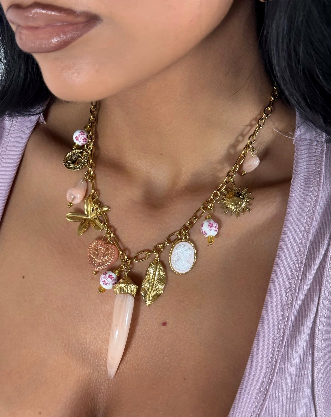 Collana Corno Rosa e Ciondoli