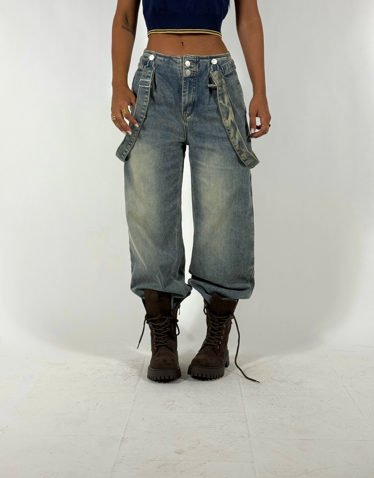 Jeans Sabbiato con Bretelle