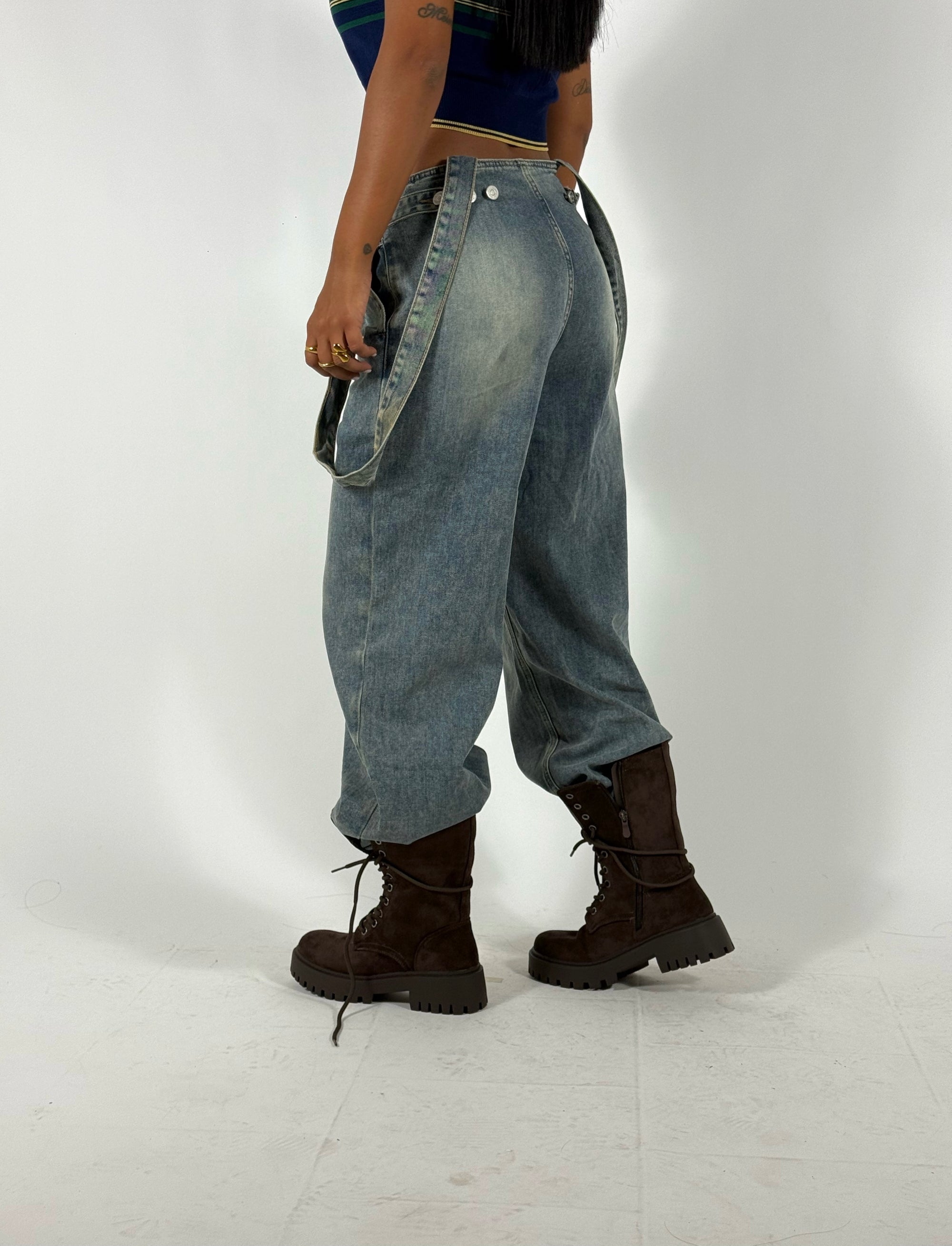 Jeans Sabbiato con Bretelle